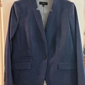 Talbots colonial blue blazer fully lined
No collar style